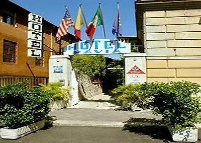 Pavia 3* רומא
