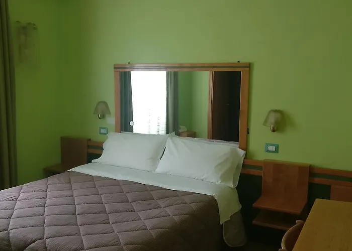 Pavia 3* רומא