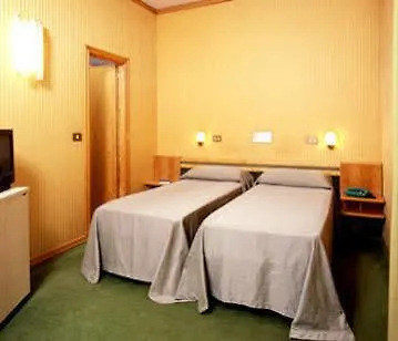 Pavia 3* רומא